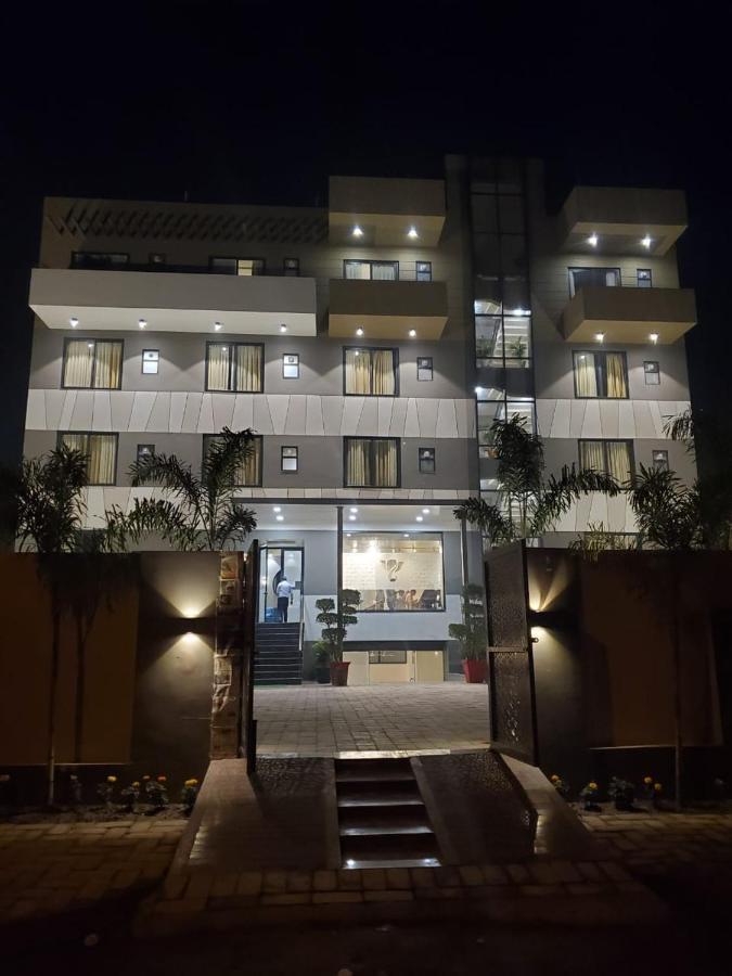 Hotel The Golf 1 Lucknow Eksteriør bilde