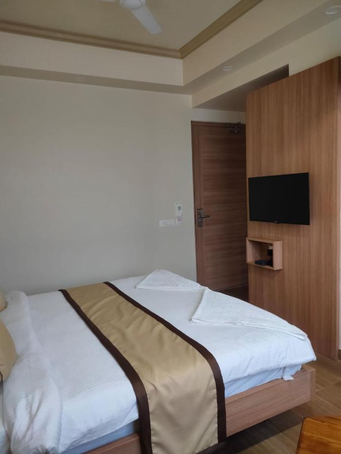 Hotel The Golf 1 Lucknow Eksteriør bilde